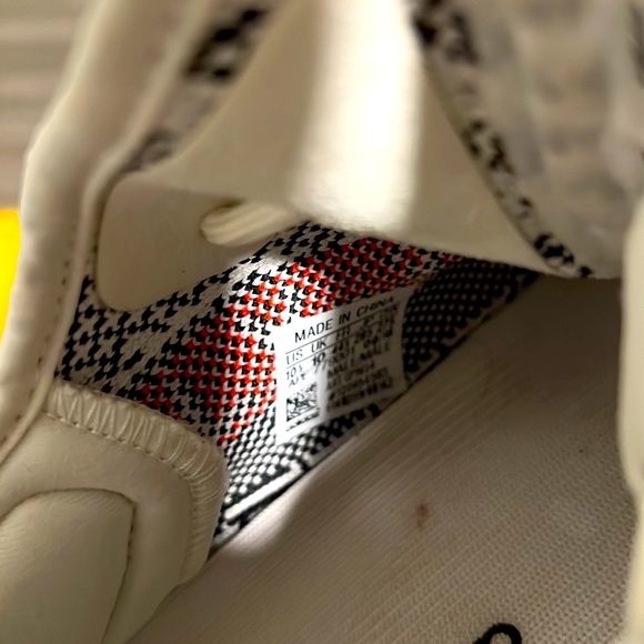 Adidas Yeezy 350 V2 Zebra. Size US 10.5. - Picture 5 of 5